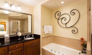 Spacious 3 Bdrm Condo with Balcony and Golf Views at Reunion - Kissimmee - 4