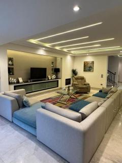 Hyde Park VILLA Luxurious - New cairo - 2