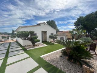 Villa con piscina en la montaña - 3