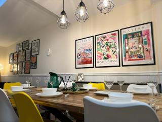 Large House for 21 - Nottingham City - 2