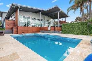 Waterfront Sunset Getaway & Pool - Budgewoi - 8