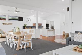 Waterfront Sunset Getaway & Pool - Budgewoi - 1