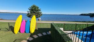 Waterfront Sunset Getaway & Pool - Budgewoi - 6