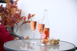Large Flat for Business & Relocators Free Parking & Promotion! - Farnborough - 9