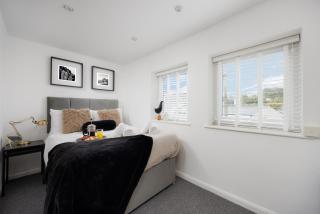 Stunning Penthouse Apartment - Sea view - Plymouth - Parking - By Habita Property - 4