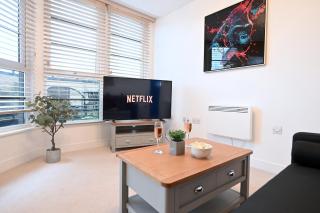 Large Flat for Business & Relocators Free Parking & Promotion! - Farnborough - 4