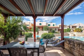 Villa Lea, stylish, with common pool - - 8