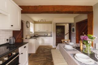 Half Way House, Clappersgate, sleeps 8 - 7