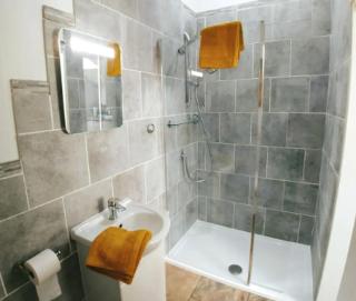 Bream Barn - sea view, woodburner, easy walk to the beach, parking, full kitchen - 6