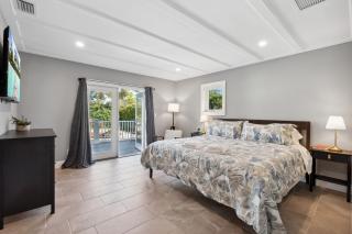 Blue Banyan Boathouse - 2