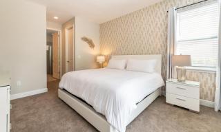 Serene 8 Bdrm Villa with Large Patio in Encore - 1