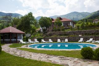 Самостоятелна къща за гости с изглед към планината Вила Марк - Kraevo - 1