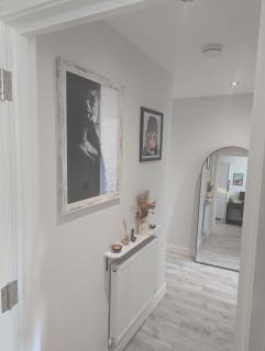 Stylish Harbourside Apartment - 6