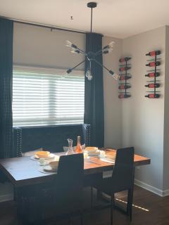 Kingsbrook Quarter Townhome - 20 mins from Airport & Downtown - 9
