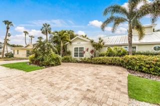 Ainsley Beach House - 2