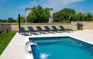 Beautiful Villa Paula with jacuzzi in Pula - Pula - 7