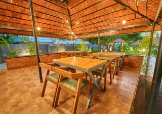 VOYE HOMES Signature Pool Resort Varkala , Just 950 m from Varkala Cliff and Beach - Varkala - 4