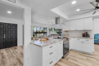Waterfront living - Sleeps 16, Two Heated Pools - 2 Tickets to Paradise - Roelens - Cape Coral - 2