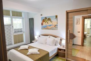 Crystal Breeze - Pool & Spa Beach Resort - 6