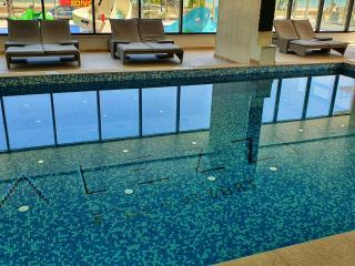 Crystal Breeze - Pool & Spa Beach Resort - 4