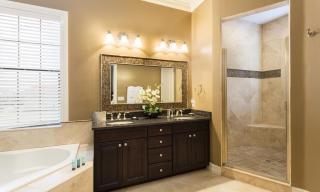 Radiant 4 Bdrm Retreat with Golf Course Views at Reunion - Kissimmee - 1