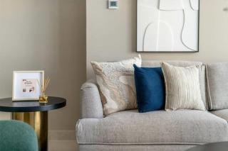 Beautiful 1BR Apt on High Floor with Partial Sea View - 3