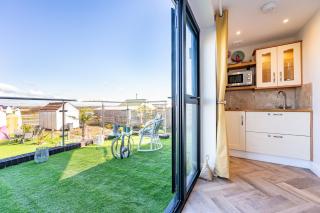 Aqua Blu Beach House Holiday Rental - Pevensey - 2