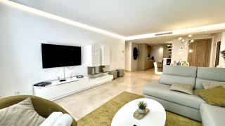 Modern Flat with Private Garden in Royal Banus - Marbella - 3