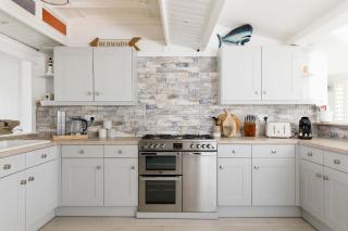 Luxury Seafront Family Home - Indoor Pool - Earnley - 1