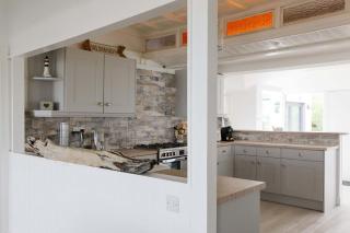 Luxury Seafront Family Home - Indoor Pool - Earnley - 2