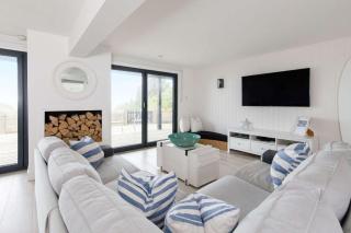 Luxury Seafront Family Home - Indoor Pool - 7