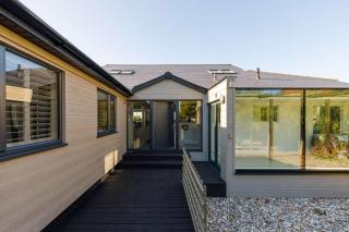 Luxury Seafront Family Home - Indoor Pool - Earnley - 3