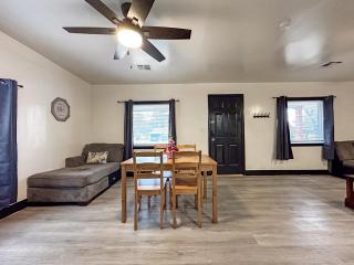 Charming Retreat 3BR Home with Private Yard - Vinita - 5