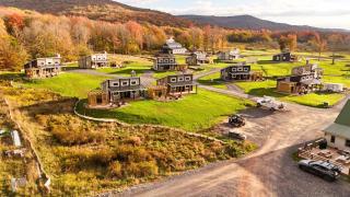 Cabin 7 (1-Bed, Modern-Luxury w. Hot Tub) - 1