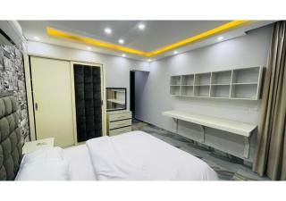 Villa With Private Pool & Garden In Sheikh Zayed - Sheikh Zayed - 3