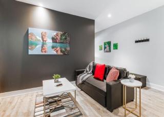 Boutique 2BR Apartment on James St North Sleeps 6 - Hamilton - 5