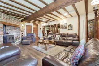 Blackbrook Farmhouse with free off-street parking for 10 cars - 5