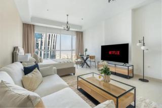 Cozy Studio Apartment with Sea & Canal View in Court Tower - 5