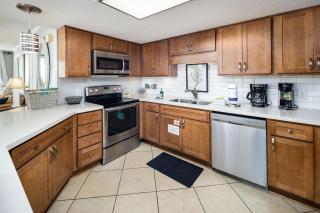 Nautilus 1201 - Gulf Front 2 Bedroom Huge Wrap Around Balcony 2nd Floor! - Fort Walton Beach - 6