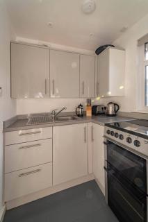 Pine Cabin Overlooking Bedgebury Forest - 1