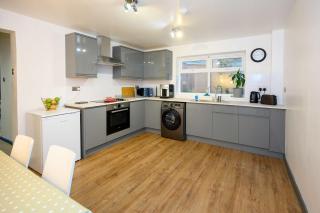 LITTLE COTO Fully Equipped South West Home By StayStaycations - Bristol - 9