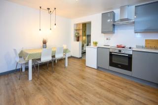 LITTLE COTO Fully Equipped South West Home By StayStaycations - Bristol - 3