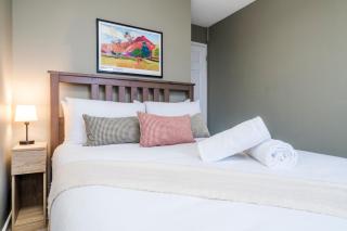 Modern Two-Bedroom House with Free Onsite Parking and Garden, Cwmbran - 2