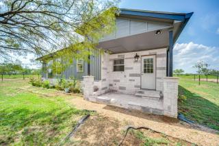 Countryside Texas Home with Fire Pit! - - 8