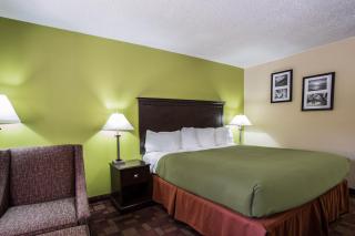 Econo Lodge Biltmore - 4