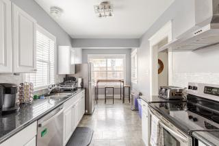 Charming 4br Duplex In Oak Lawn Private Backyard - 6