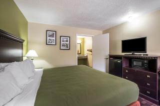 Econo Lodge Biltmore - 3
