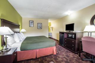 Econo Lodge Biltmore - 2