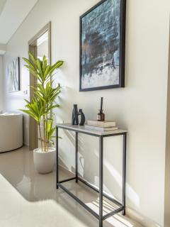 Skyline Elegance - 2BR High floor - 5min Dubai Mall - 6