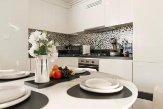 Skyline Elegance - 2BR High floor - 5min Dubai Mall - 5